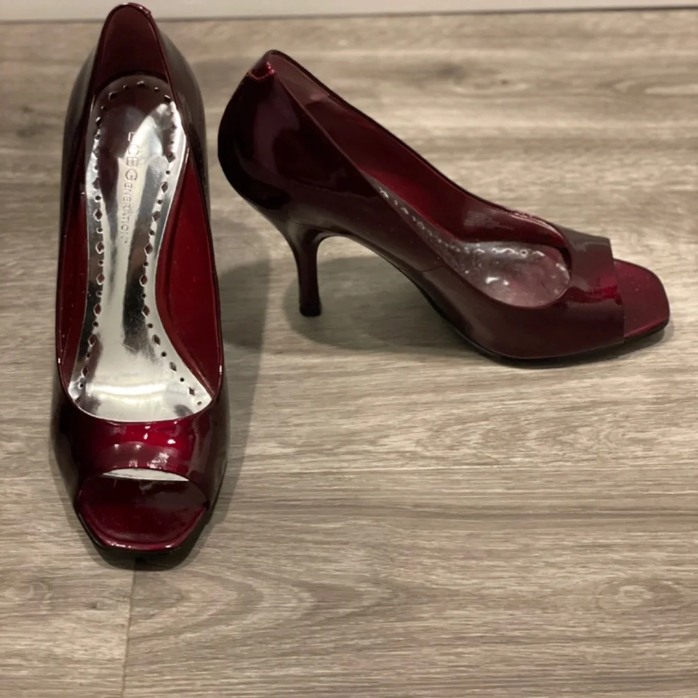 BCBGeneration cherry red open toe heel - Picture 3 of 6